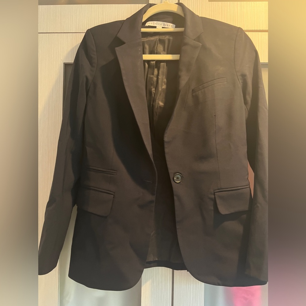Gorgeous, navy Veronica Beard blazer